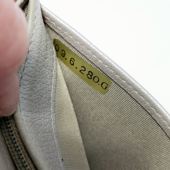 CHANEL Camelia Metallic bifold Wallet - Picture 9 of 12